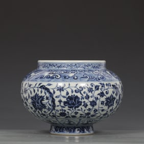 A Ming Yongle blue and white entwined flower pattern jar
