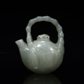 A Hetian jade teapot