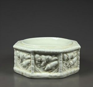 A piece of Song Ding kiln white glaze window sculpture baby play octagonal inkstone