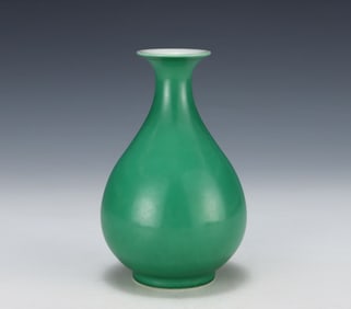 A Ming Dynasty Chenghua green glazed jade pot spring vase