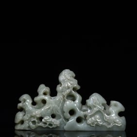 A Hetian jade Taihu Lake stone ornament