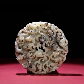 A Hetian jade high-relief hollow dragon jade