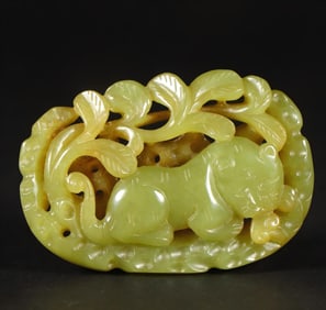 A topaz carving of the Liao Dynasty