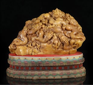 A Qing Dynasty Shoushan stone carved dragon ornament