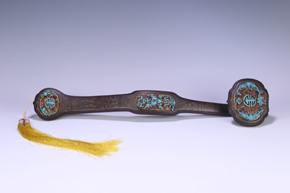 A Qing Dynasty small-leaved rosewood silver filigree dotted emerald gemstone "Fulu Shou" ruyi