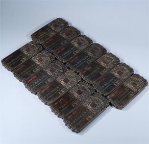 A Qi Nan agarwood from the Qing Dynasty is full of Chinese thirteen governor tokens