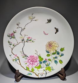 A piece of the Qing Dynasty Yongzheng year enamel color over the wall peony magnolia flower