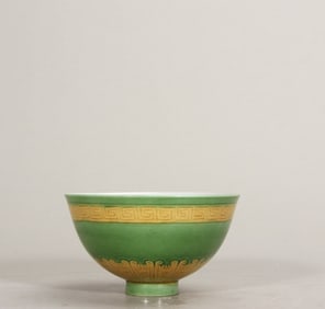 A Ming Wanli green yellow color carved dragon pattern chicken heart bowl