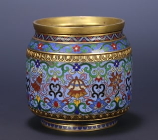A Qing Qianlong era copper tire cloisonné enamel eight treasure pattern jar,