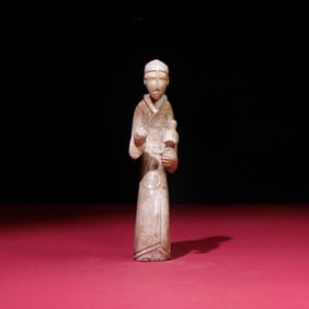 A jade carving of the Han Dynasty A person who tamed birds