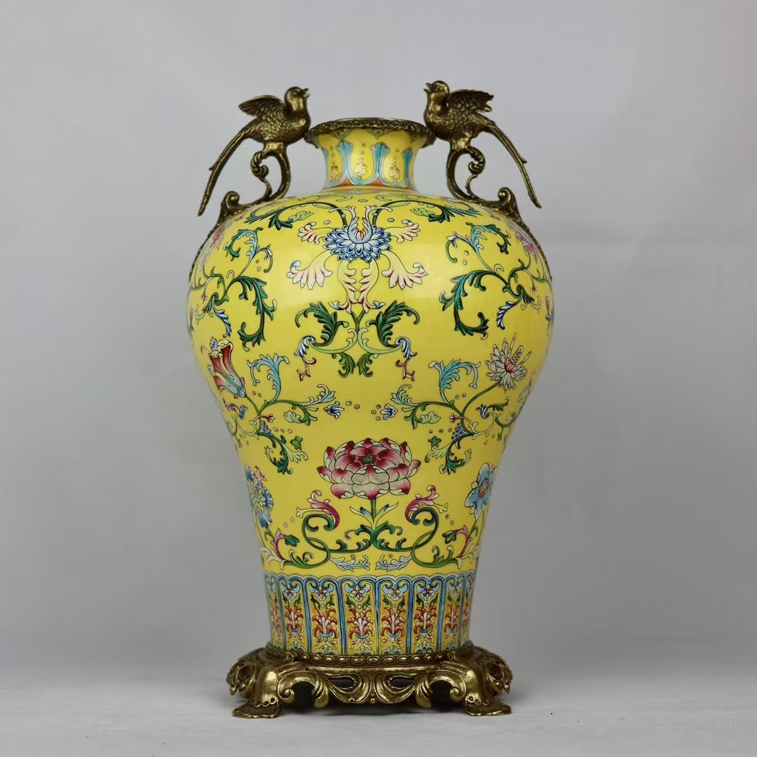 A pastel yellow background kaleidoscope inlaid with copper flowers and birds amphora vase: Pastel yellow background kaleidoscope inlaid with copper flowers and birds amphora vase SIZE: H:48cm Mouth D:9cm D:24cm Bottom D:20.5cm (The Dimensions Of All Batches Are Manually Measured.If You Need