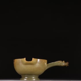 A Han Hetian topaz carved dragon handle spoon