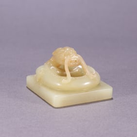 A Qing Dynasty Hetian jade dragon button seal