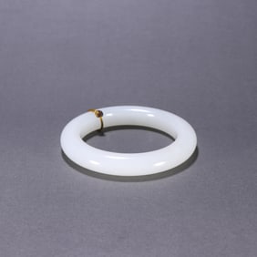 A Qing Dynasty Hetian jade bracelet