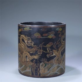 A beautiful wooden tire lacquer made in the Qianlong era of the Qing Dynasty carved dragon with gold
