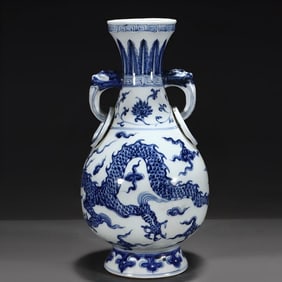 A blue and white amphora with a cloud dragon pattern made in the Ming Xuande year