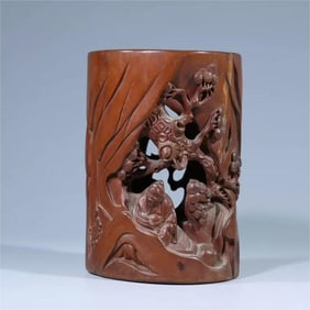 A small-leaved boxwood carved study pen holder in the Qing Dynasty