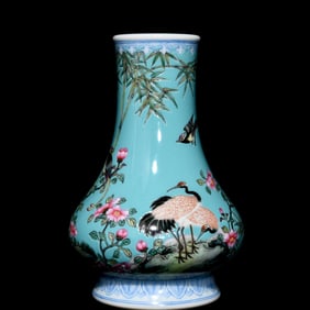 A Qing Yongzheng turquoise glazed pastel flower and bird pattern wearing a belt bottle