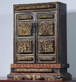 A lacquered gold wood carved Buddha niche in the Qing Dynasty