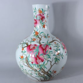 A Qing Dynasty Qianlong pastel pomegranate pattern heavenly ball vase