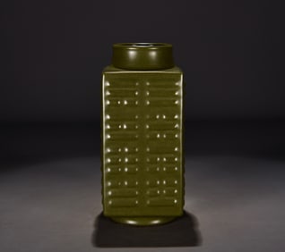 A Qing Qianlong tea powder glazed cong-style bottle