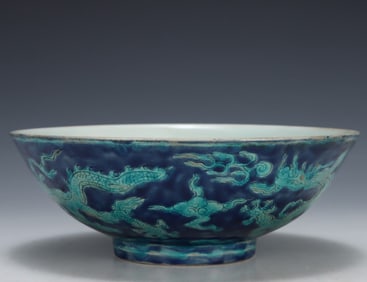 A green dragon pattern bowl with a blue background in the Ming Dynasty
