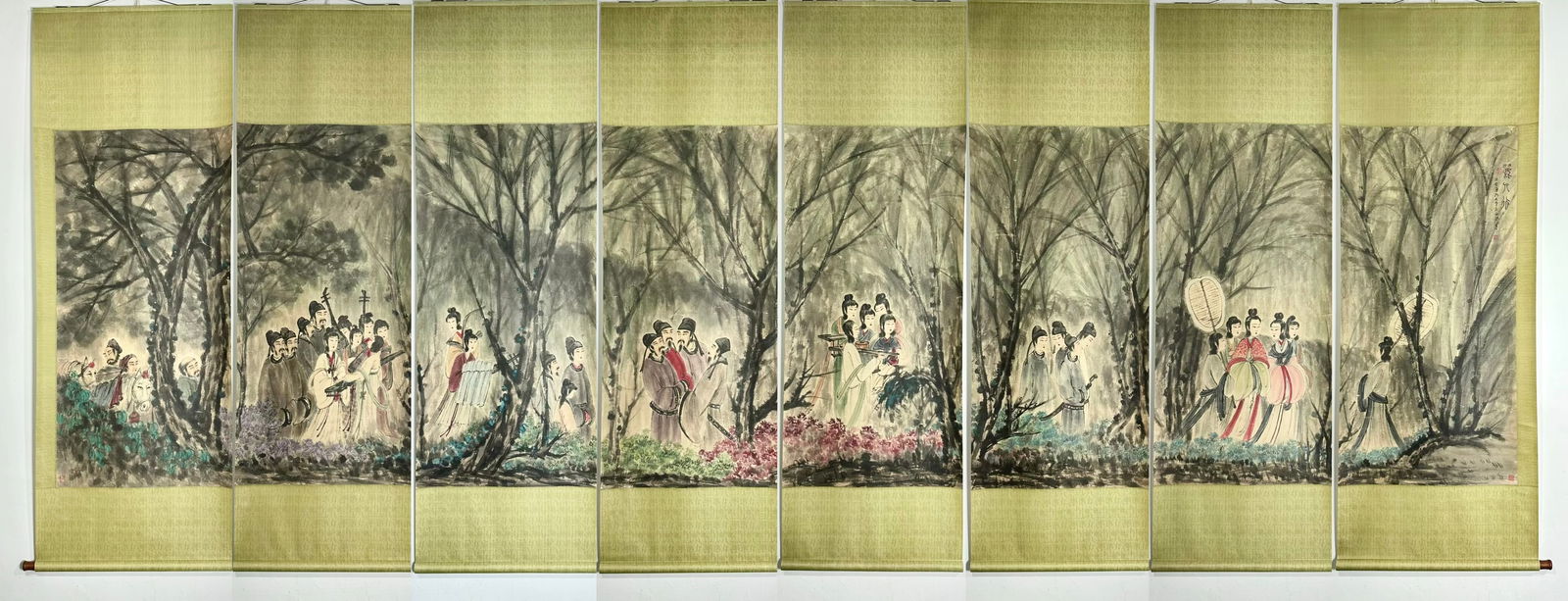 A picture of Fu Baoshi's "Beauty Walk" has eight consecutive screens: Fu Baoshi's "Beauty's Journey" has eight consecutive screens SIZE: Painting core564x138cm Overall 580x215cm (The Dimensions Of All Batches Are Manually Measured.If You Need More Detailed Information,