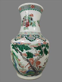 An ancient colored pine crane deer bottle of the Kangxi Dynasty in the Qing Dynasty