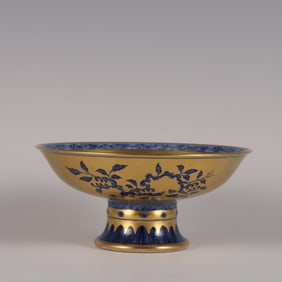 A Qianlong system of the Qing Dynasty (no famous kiln), a bouquet of lotus high bowls with three