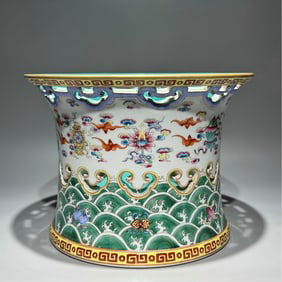 A Qing Qianlong pastel hollow eight treasure pattern flower pot
