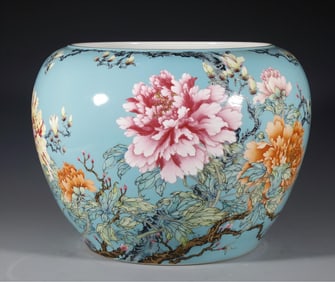 A piece of Qing Qianlong enamel flowers bloom rich green space large feng shui tank washing