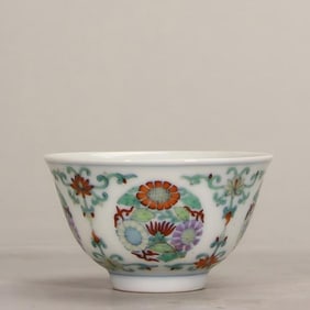 A piece of Qing Yongzheng Doucai Tuanju tea round