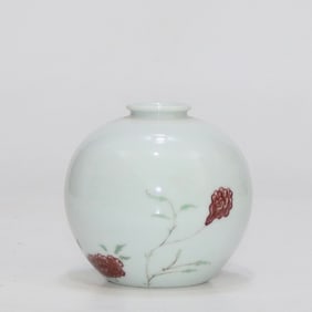 A piece of Qingkangxi colorful flower glaze red apple vessel