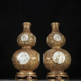 A pair of gourd bottles with copper gilt inlaid jade patterns
