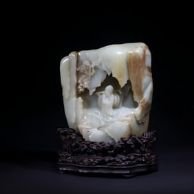 A Qing Dynasty Luohan pine deer ornament is a heavy weapon in the study