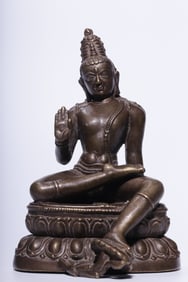 A seated statue of Guanyin in the Qing Dynasty alloy copper