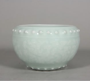 A piece of Qing Qianlong holly glaze dragon pattern milk nail wash