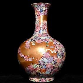A Qing Qianlong pastel gold-painted dragon pattern appreciation vase