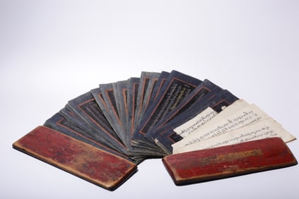A Qing Dynasty Tibetan handwritten scripture