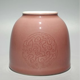 A piece of Qing Kangxi cowpea red dark carved dragon horseshoe wash