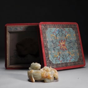 A piece of Qing Dynasty Hetian jade mother beast handle