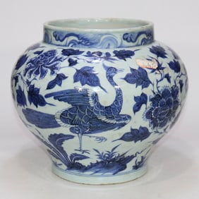 A Yuan Dynasty blue and white double wind wearing a floral pattern jar