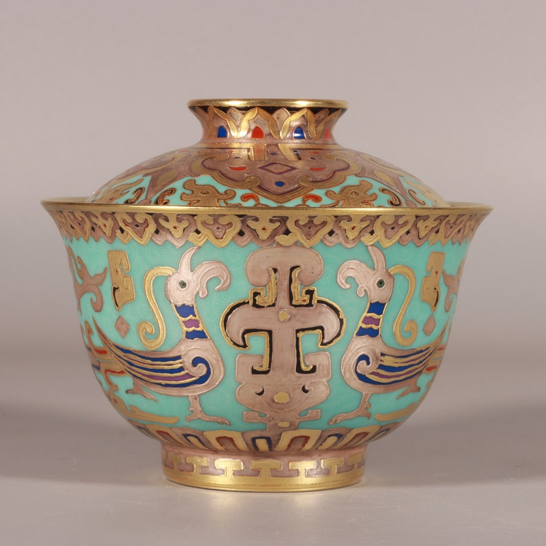 A Qing Qianlong enamel green ground rolled road file gold and silver cover bowl: Qing Qianlong enamel color green ground rolling road file gold and silver cover bowl SIZE: H:9cm BellyD:10.5cm (The Dimensions Of All Batches Are Manually Measured.If You Need More Detailed Informatio