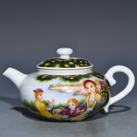 A Qing Yongzheng enamel Western figure pattern pot