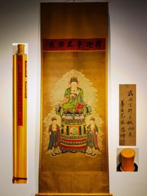 A painting by Ming Youqiu is a huge silk book "Buddha Statue of Shakyamuni"