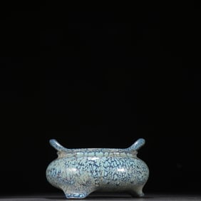 A clear furnace with a glazed amphora and a three-legged incense burner