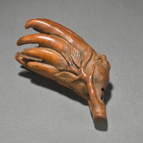 A fine bamboo carved Buddha's hand ornament
