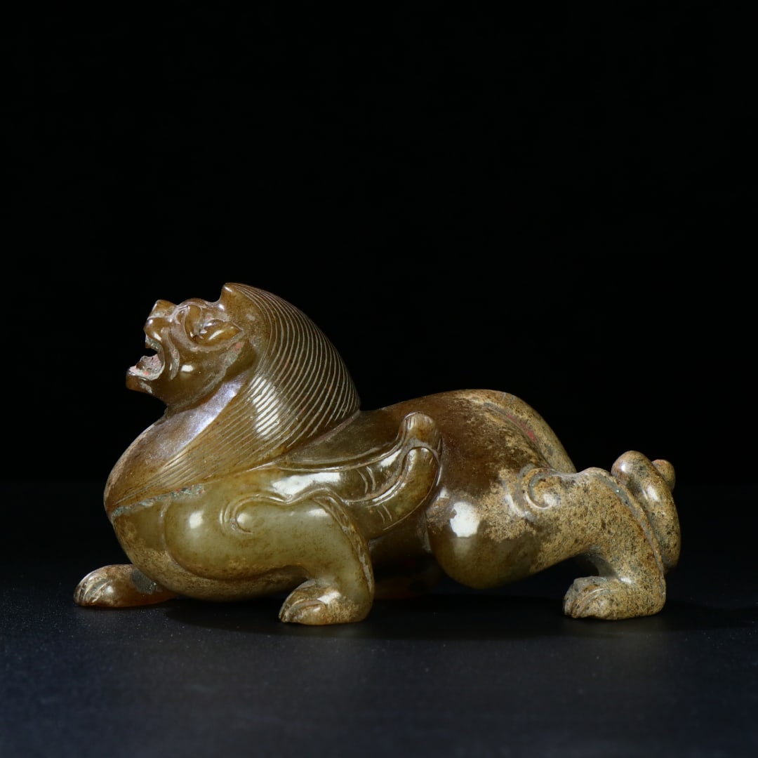 A jade beast of the Han Dynasty: The jade beast of the Han Dynasty SIZE: 10×5.4×3.8cm W:196g (The Dimensions Of All Batches Are Manually Measured.If You Need More Detailed Information, Please Contact Our Customer Service Before Bid