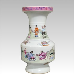 A Qing Dynasty Yongzheng Eight Treasure Pattern Character Story Bottle