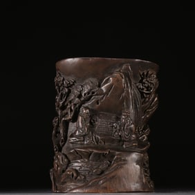 A clear agarwood and pine chess pen holder